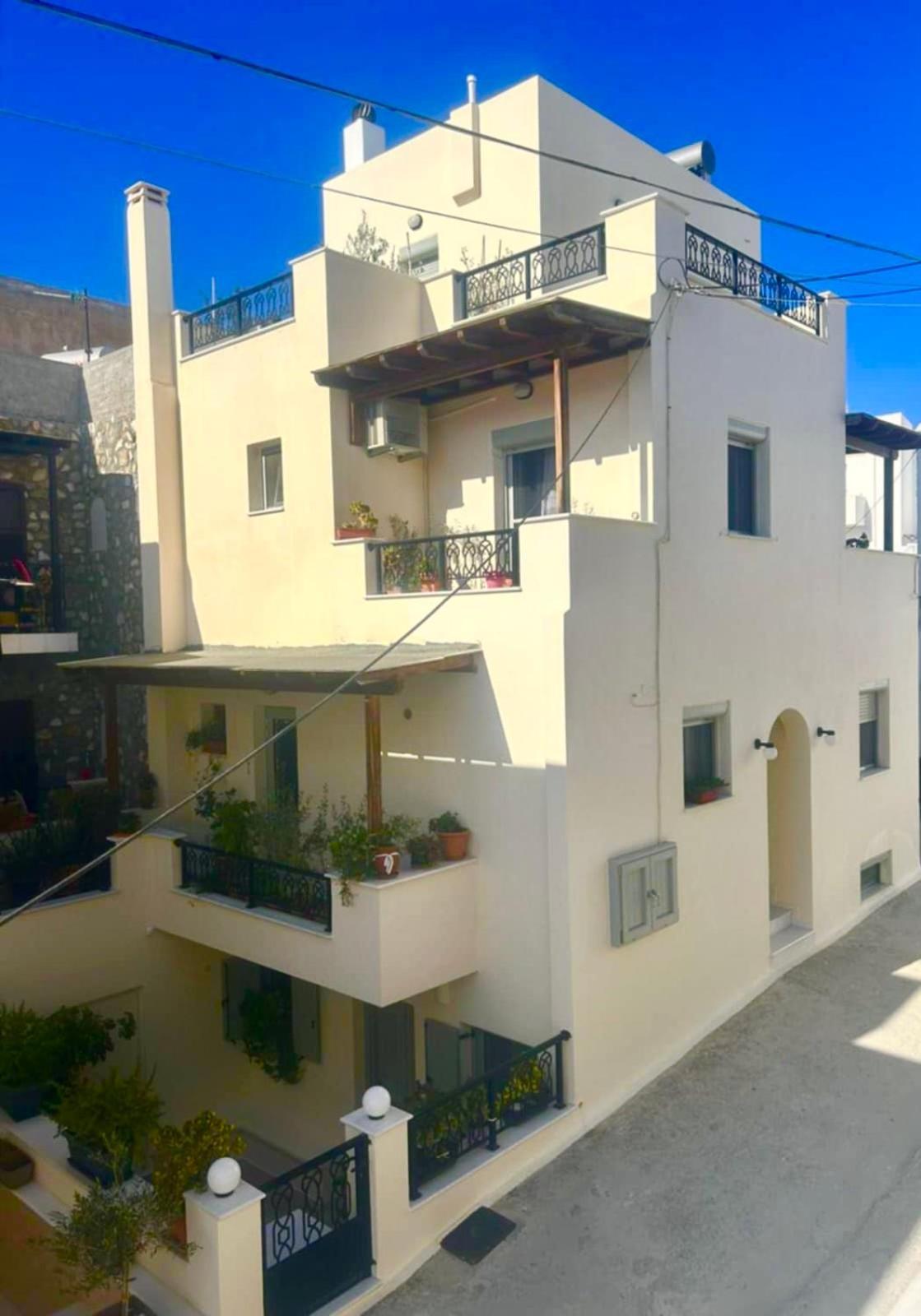 Independent AGAPITOS APART , 2BDRM, private patio Naxos City Buitenkant foto
