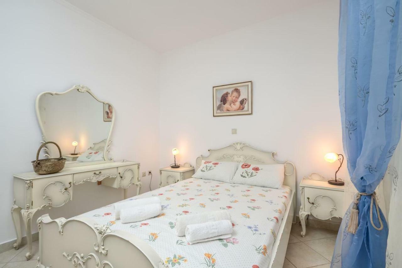 Independent AGAPITOS APART , 2BDRM, private patio Naxos City Buitenkant foto